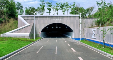 重庆人高路明月湖隧道